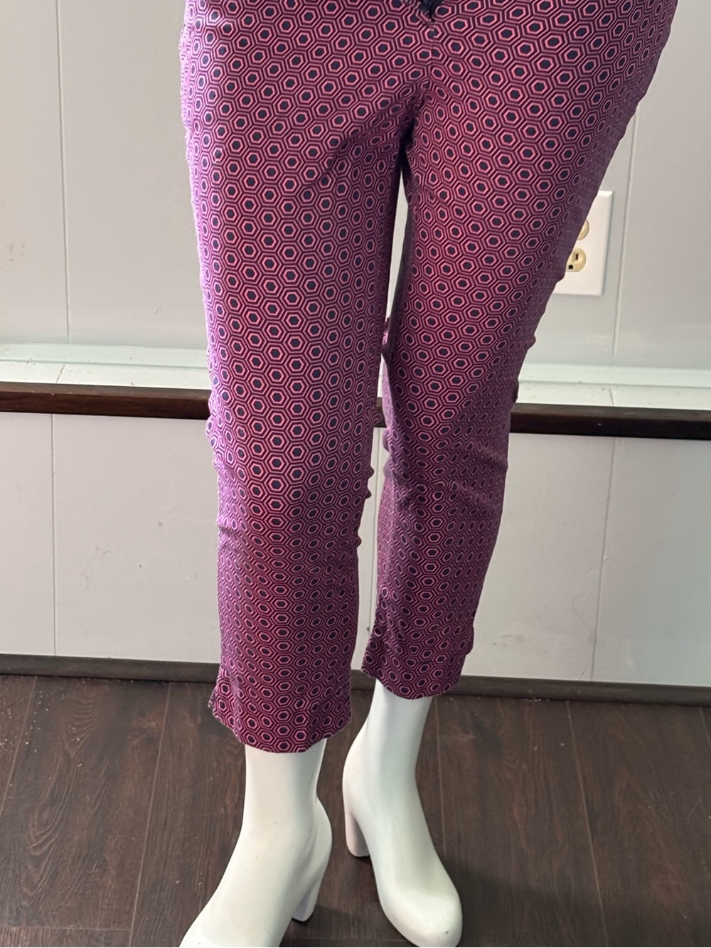 Laundry By Shelli Segal Pink Patterned Cropped Pants